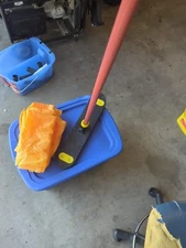 Rubbermaid Commercial USA 22" Flat Mop Kit Swivel Head with 12 Replacement Pads