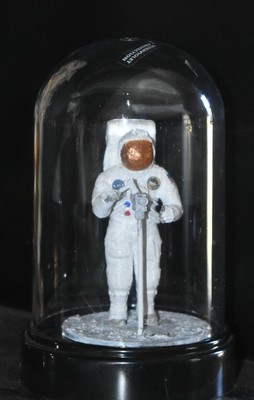 Custom 1/18 NASA Apollo 12 Alan Bean Hammer & Camera on moon 5 pc model w dome