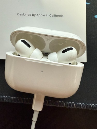 π Genuine Apple AirPods Pro with MagSafe Charging Case A2084 π - Picture 5 of 9
