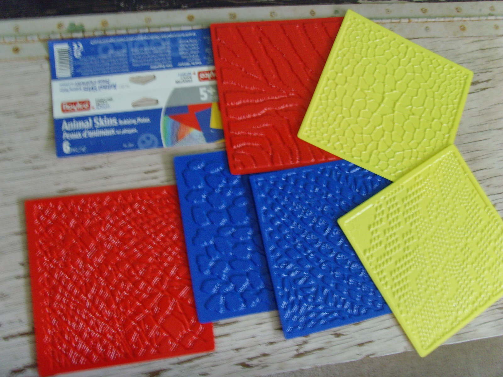 VGUC Set of 6 animal skins rubbing plates ROylco education activity art