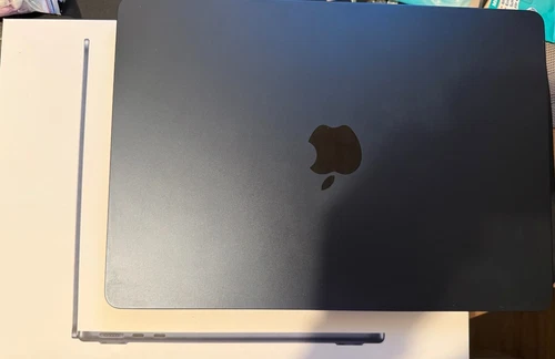 MACBOOK AIR M3 13 Zoll 256GB MODEL A3113 2024 Farbe Mitternacht WIE NEU