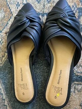 Lady’s Black Flat Slip Ons