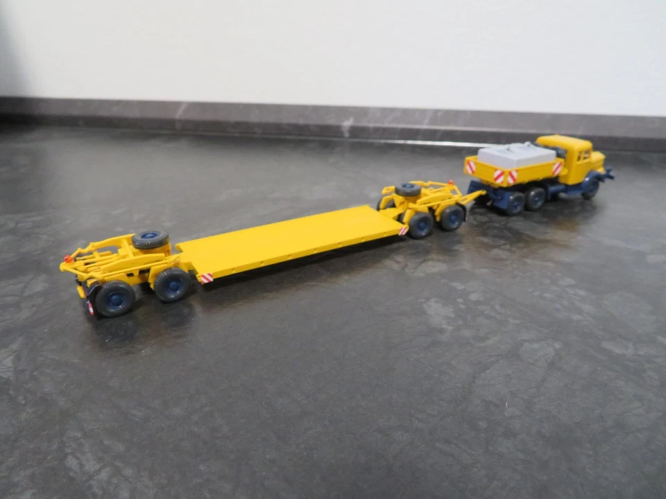 Wiking 8514048 Krupp-Titan Schwerlast mit Scheuerle Tieflader 1:87 - Bild 2 von 4