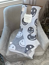 1-NWT COZY TIMES HAPPY FACE DOBLE LAYER REVERSIBLE THROW BLANKET
