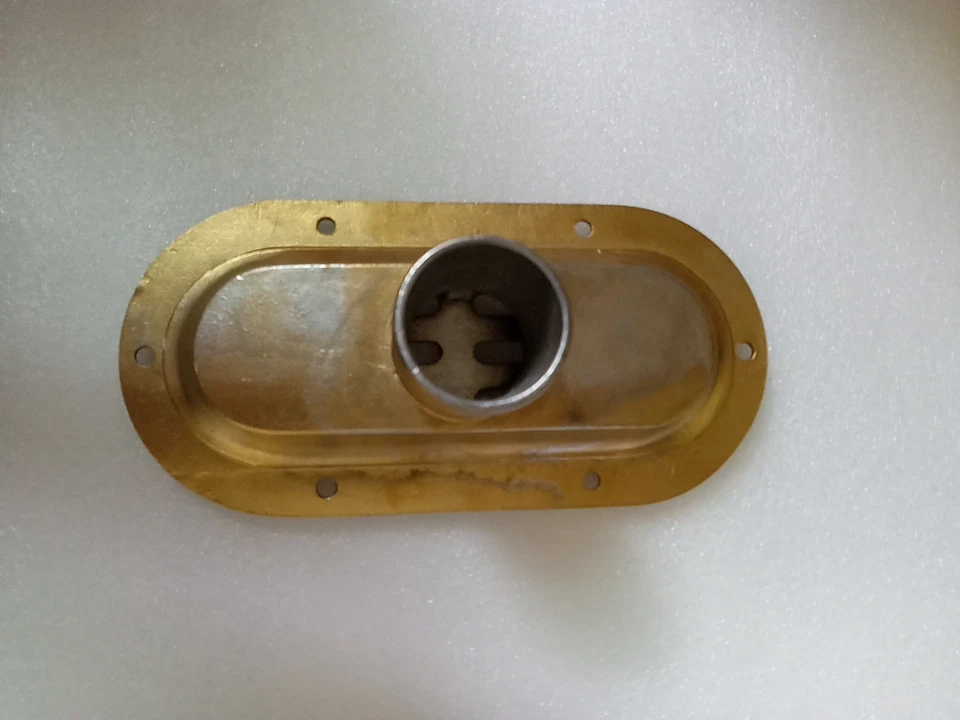 NUEVO DESAGÜE PISO PLANO MARINO OVALADO LATÓN FUNDIDO 7-1/2 X 3-5/8" Foto 3 de 4