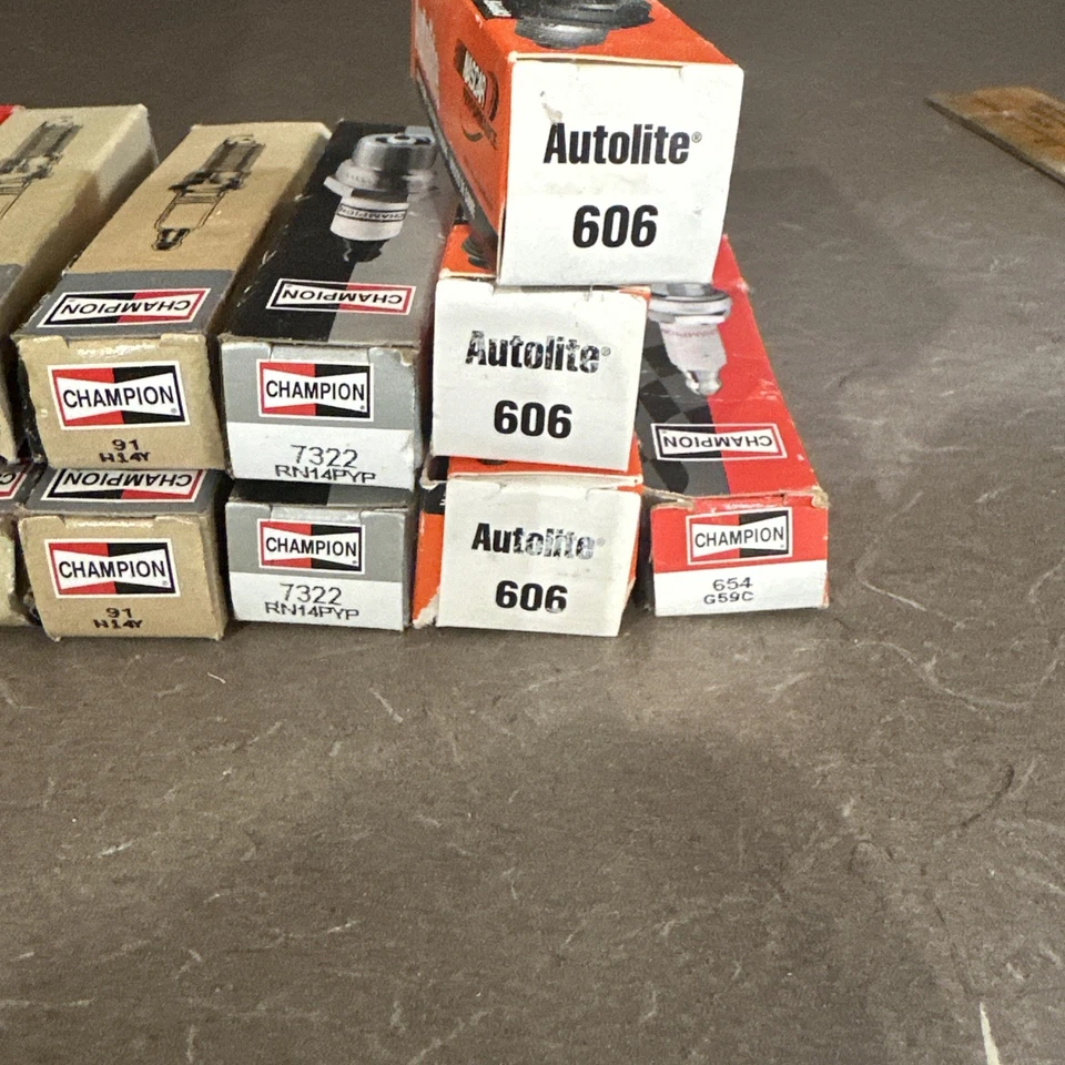 Mixed Lot Of 18 Spark Plugs Champion Autolite 412 RC12LYC 803 91 7322 606 654 - Image 4 of 4
