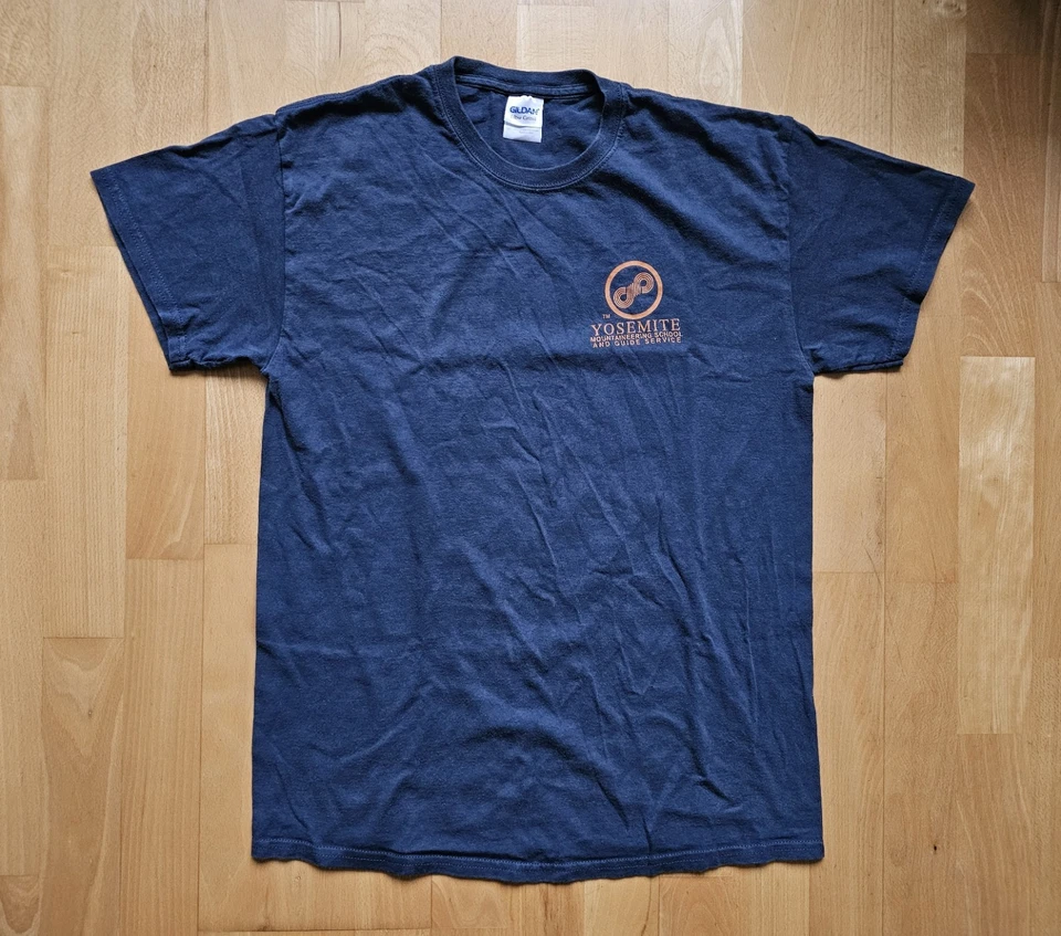 Camiseta Yosemite Mountaineering School Go Climb A Rock azul média - Imagem 2 de 4