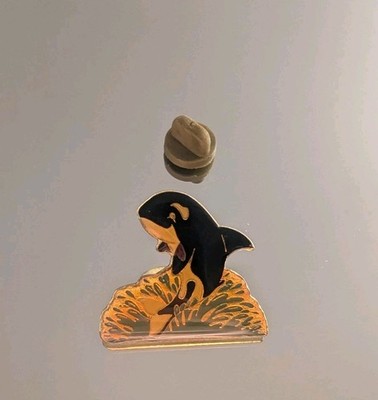 VTG Orca Killer Whale Ocean Enamel Lapel Hat Pin Sea Creature Cute Wave Splash