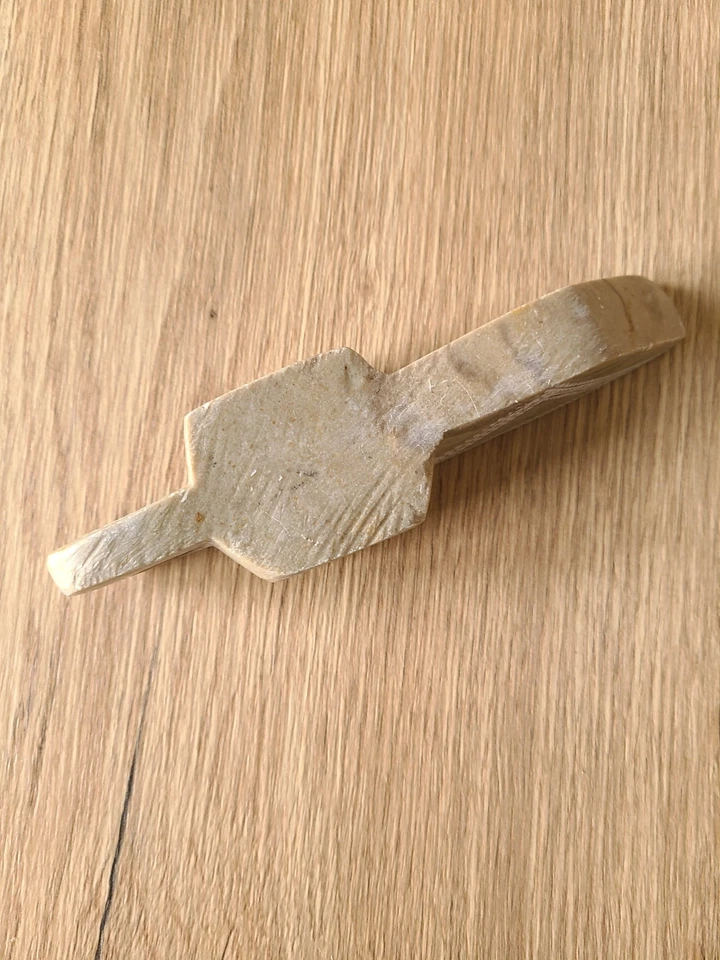 Ancienne lampe à huile à canal en pierre. - Photo 4/4