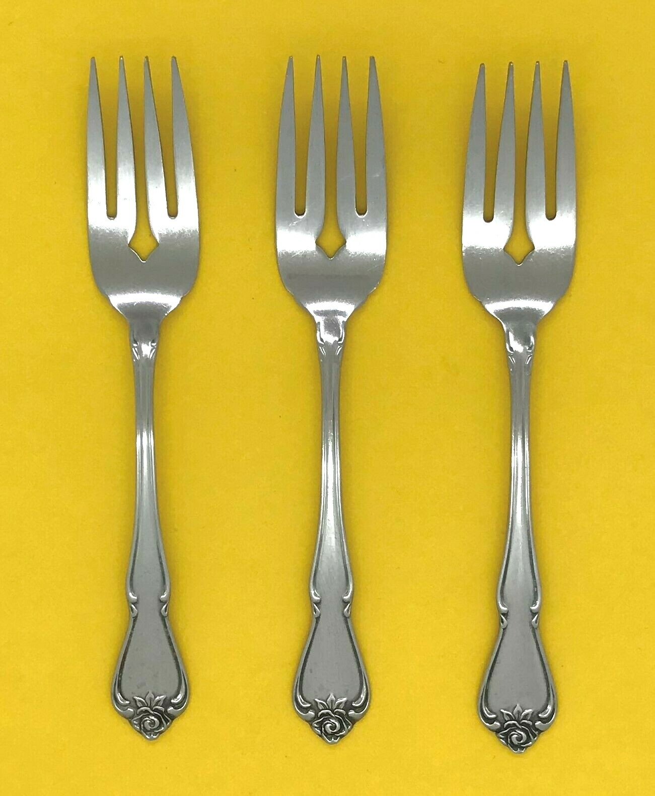 ONEIDA 1881 ROGERS ARBOR ROSE-TRUE ROSE STAINLESS FLATWARE S