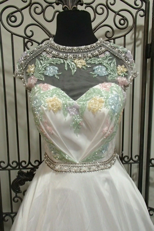 BD395 B VESTIDO FORMAL DE GRADUACIÓN SHERRI HILL 50084 MARFIL TALLA 4 $598 CON CUENTAS CONCURSO Foto 4 de 4