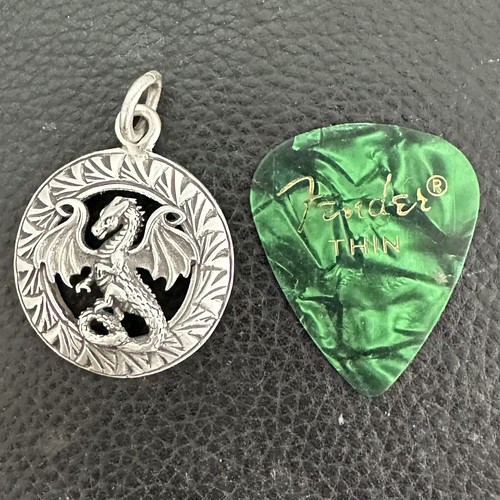COLGANTE DRAGÓN DE PLATA ESTERLINA MJG. *CON CADENA. CÍRCULO DE 1"". JUEGO DE TRONOS - Imagen 4 de 5