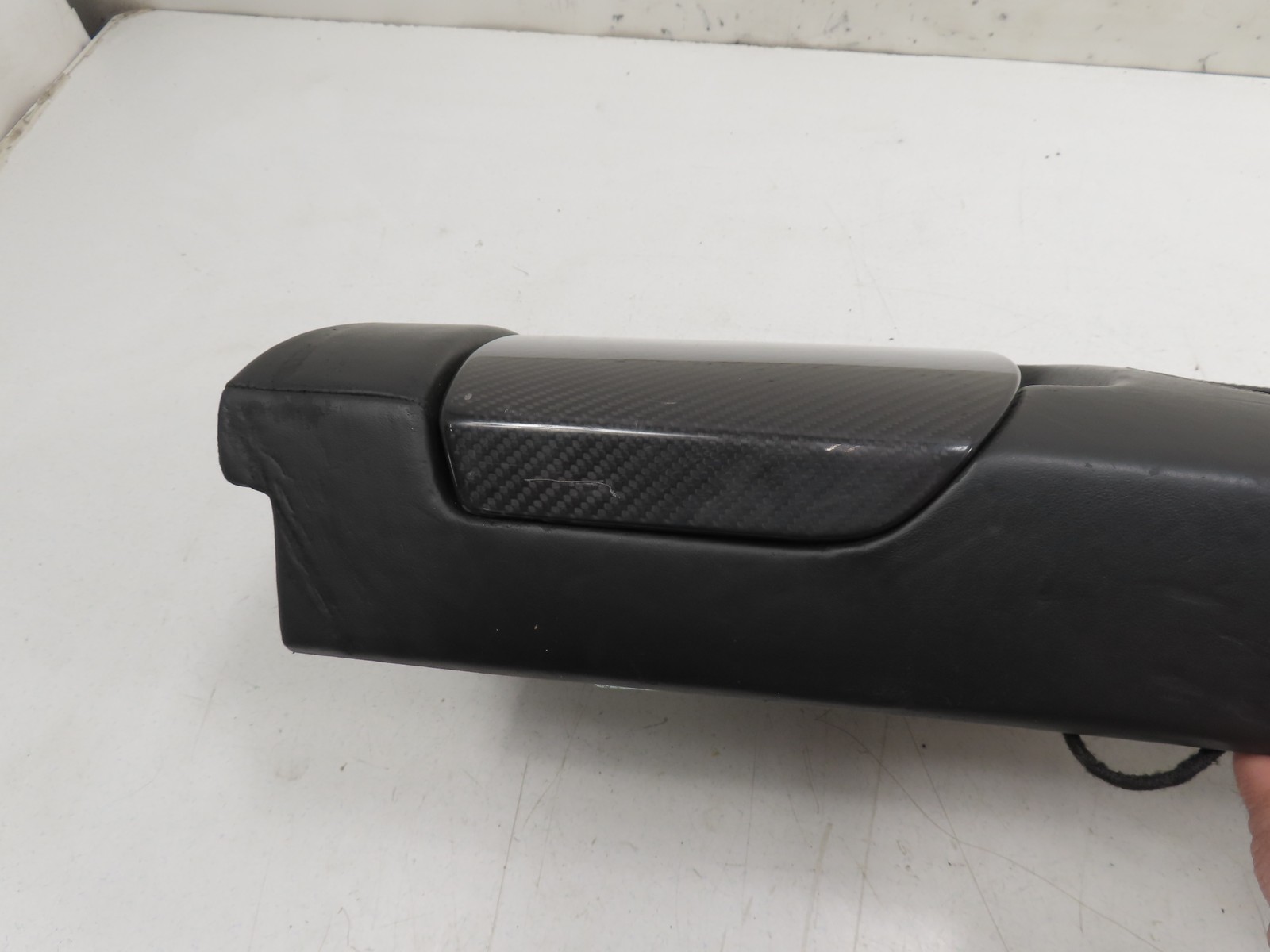 06 Lamborghini Gallardo #1310 Trim Center Console Armrest Carbon Fiber Assembly 