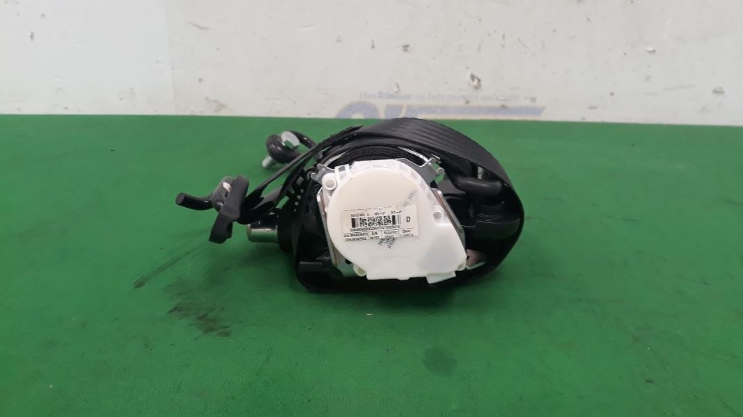 Maserati GranTurismo 2015-2015 Front Right Seat belt retractor