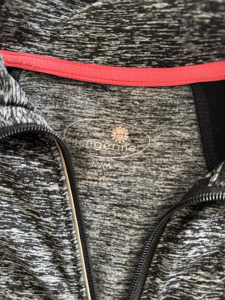 Chaqueta deportiva ligera para mujer Foto 2 de 4