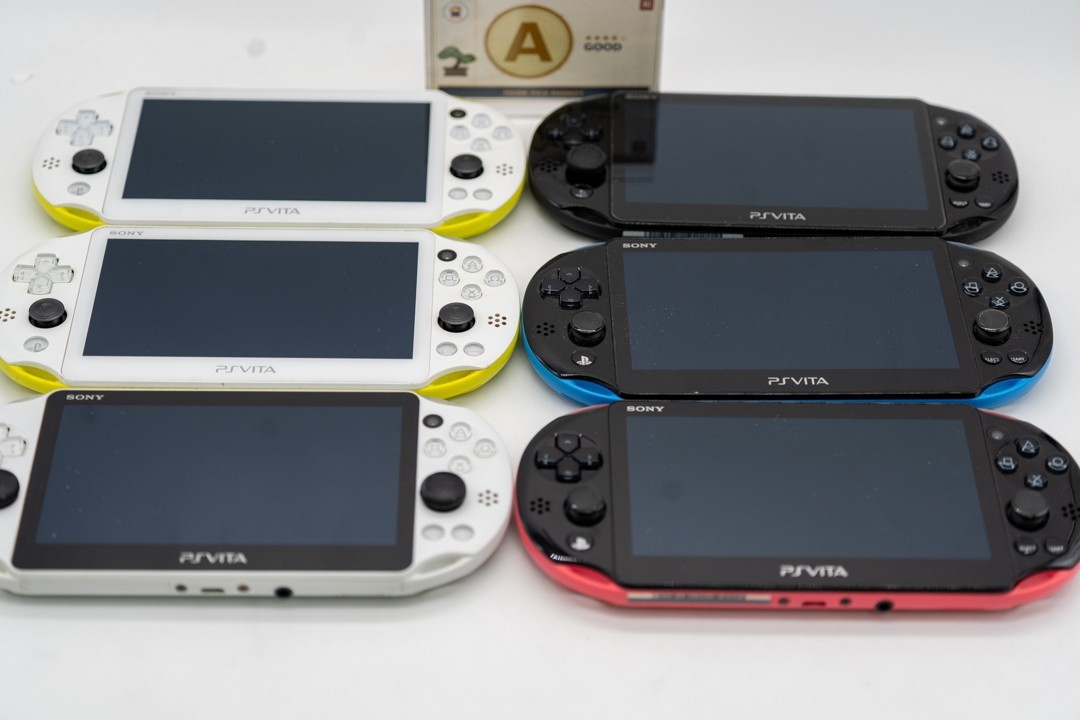 PS Vita PCH-2000 Sony Playstation Console 1 Day Shipping【RANK　A】
