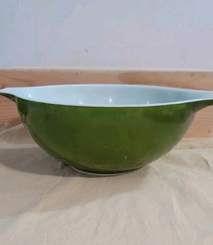 444 Vintage Green Milk Glass Mixing Bowl with Pour Spout | Retro Kitchen Decor