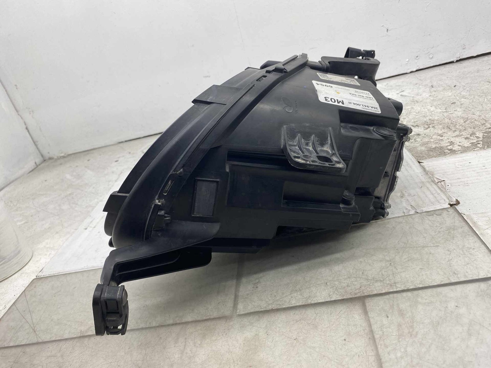 Bentley Bentayga 2015-2020 Front Right Headlight P/N 4M0907399D