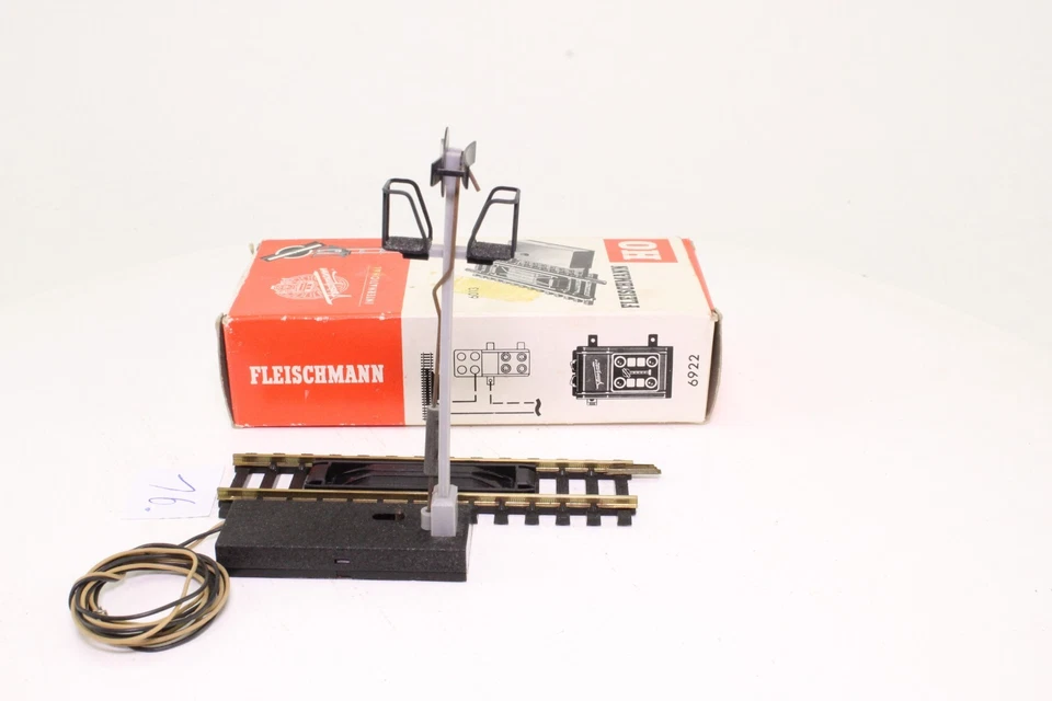 Fleischmann 6013 H0 Electric Uncoupling Track with Signal in Original Packaging - Image 4 of 4