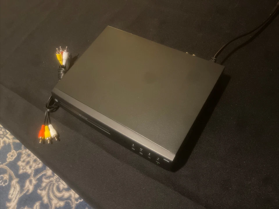 Reproductor DVD GPX DH300B negro usado en buen estado. Sin mando a distancia. Foto 3 de 4