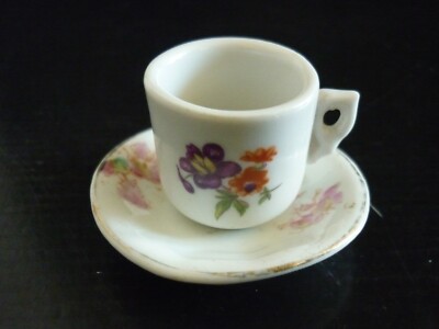 Tasse und Untertasse Essgruppe Puppe Miniatur Fayence Blumendekor 