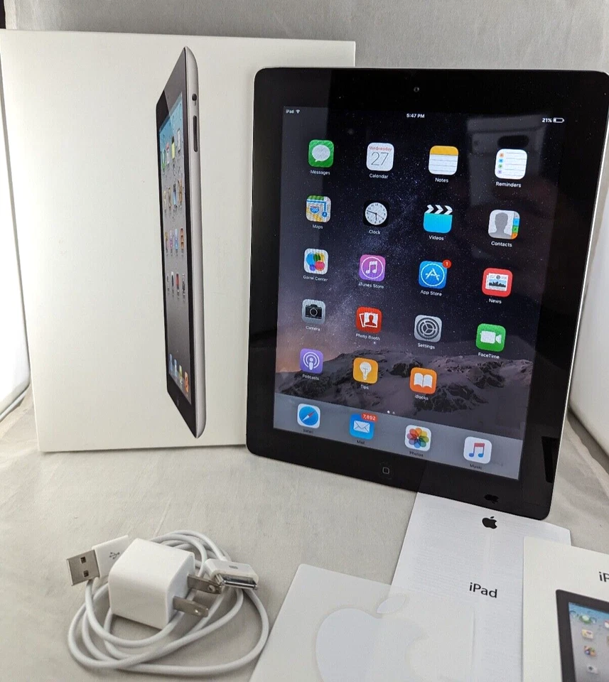 Apple iPad 2nd Gen 16GB Wi-Fi 9.7" - MC954LL/A - A1395 - Silver/Black - Bundle - Image 2 of 4