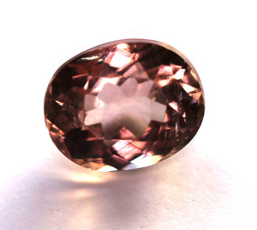 Spinelle rose du Nigeria de 1,32 ct une pierre fine certifiee pour haute joaillerie