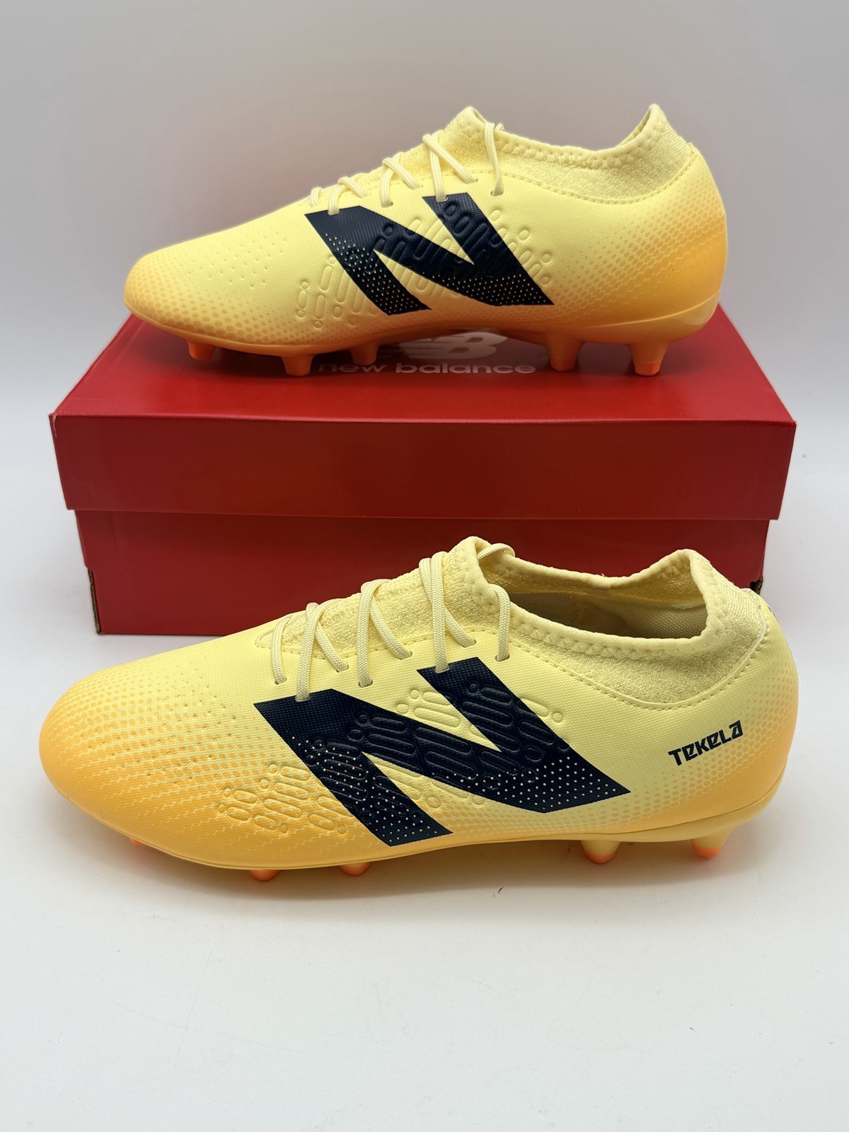 Crampons de football Tekela Magique FG V4+ ajustement premium et précis