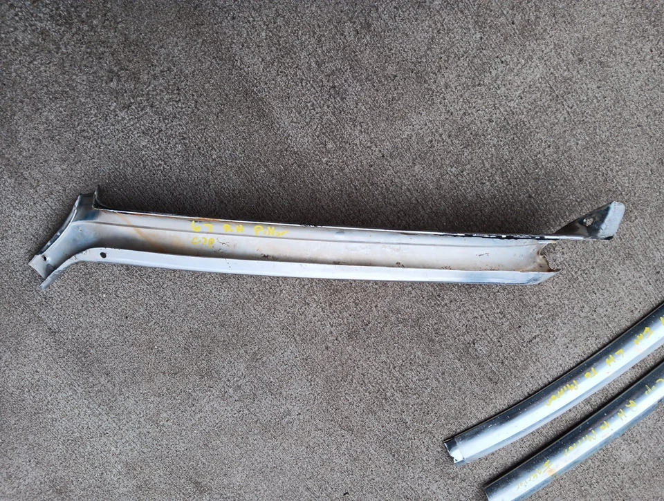 Chevrolet Caprice 1967 2 puertas interior ventana delantera moldura OEM  Foto 3 de 4