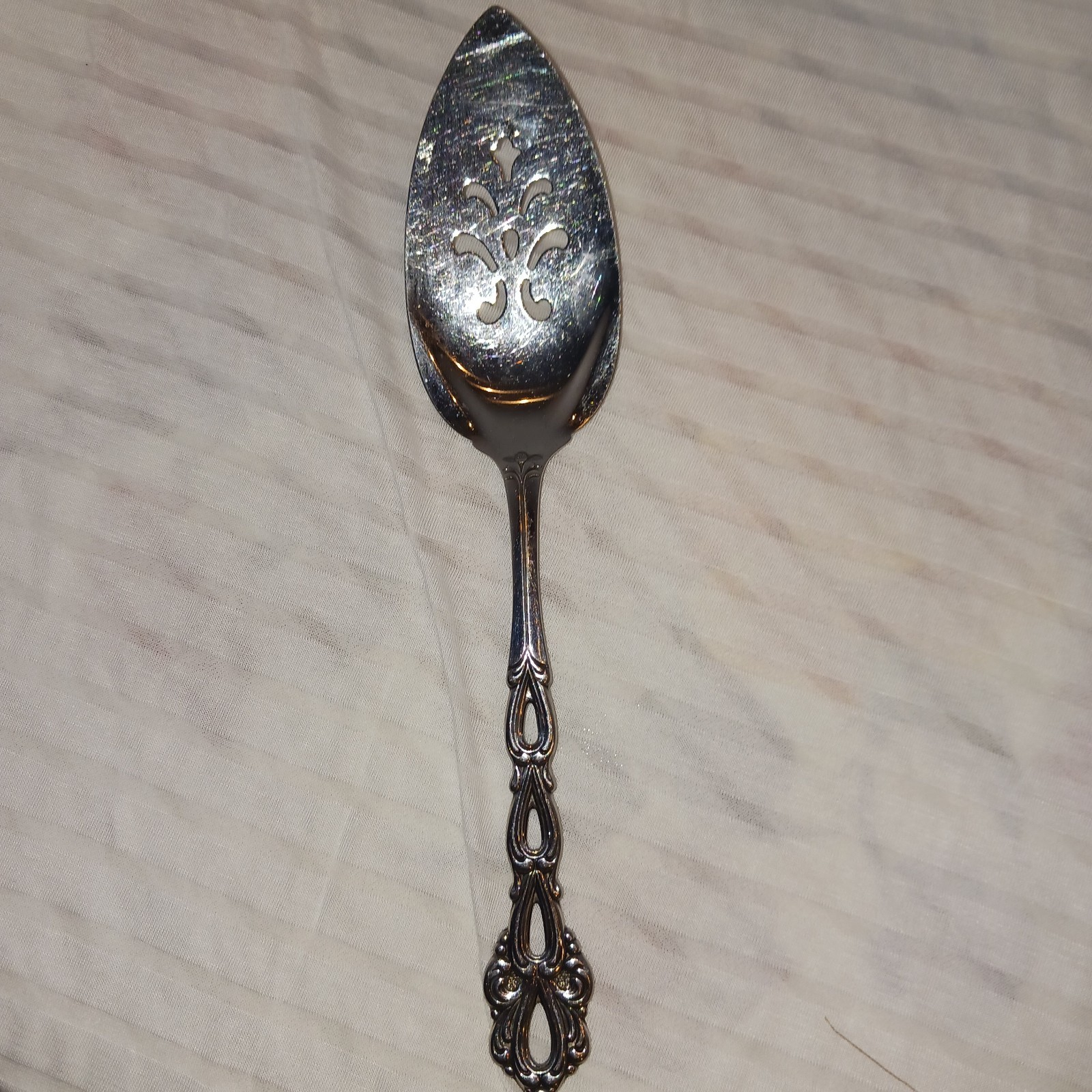 Oneida CHANDELIER Pierced Pie Cake Server 9 5/8" Stainles 21 Flatware Silverware