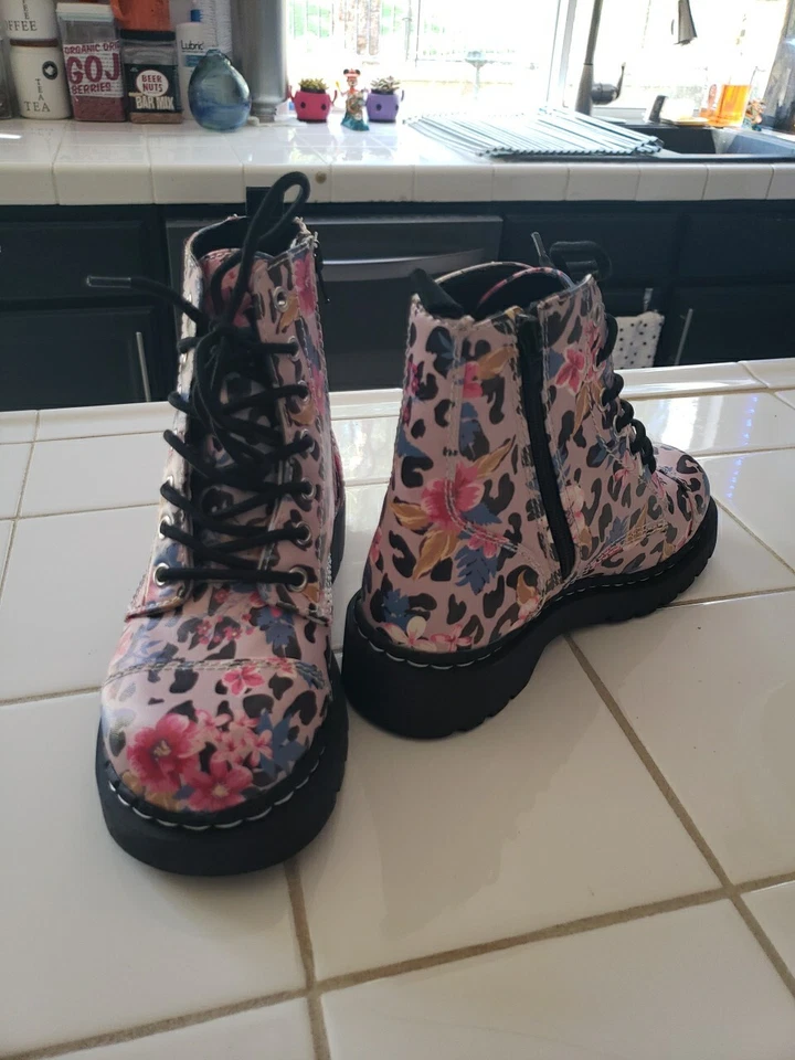 Botas de combate TUK Footwear para mujer con estampado floral de leopardo talla 6 Foto 4 de 4