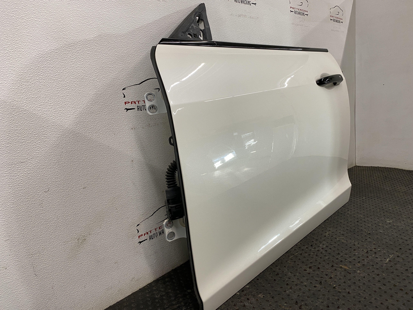 14-24 MASERATI GHIBLI FRONT DRIVER LEFT DOOR PEARL WHITE PAINT CODE BAM