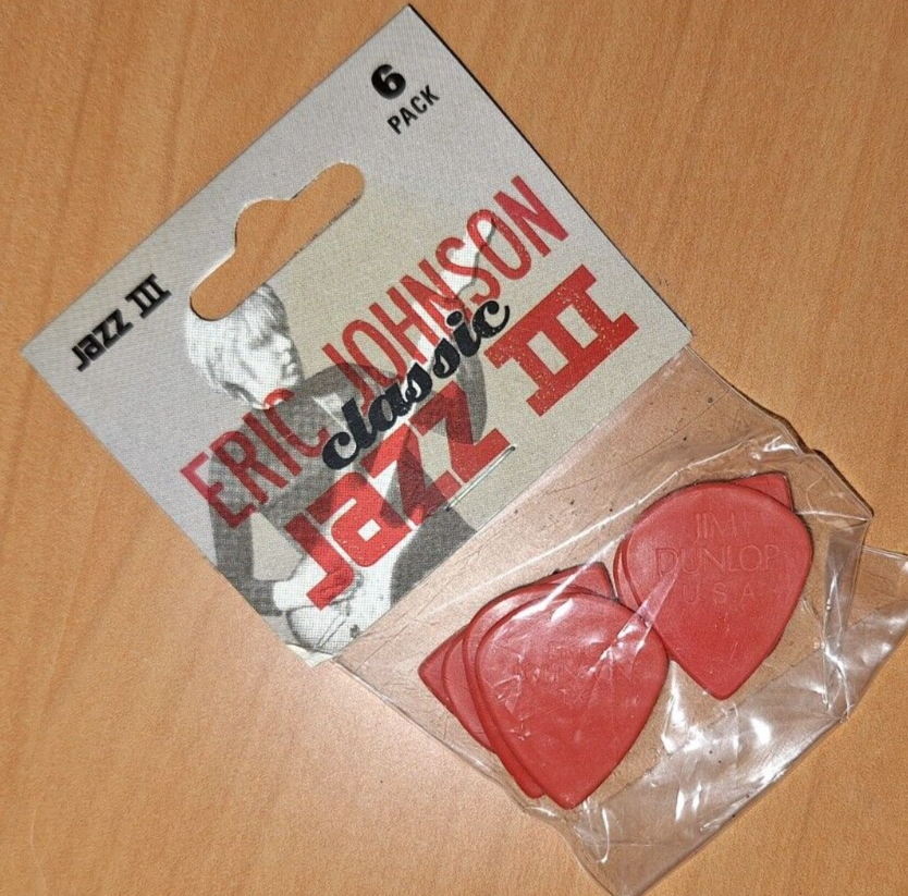 Rare ERIC JOHNSON Jazz III 6 Pack Guitar Picks Nylon Red Pick