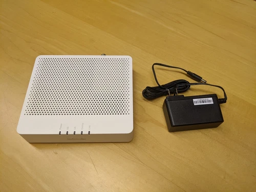 Technicolor Model TC4400-AM Ultra-Broadband Cable Modem White w/ power supply