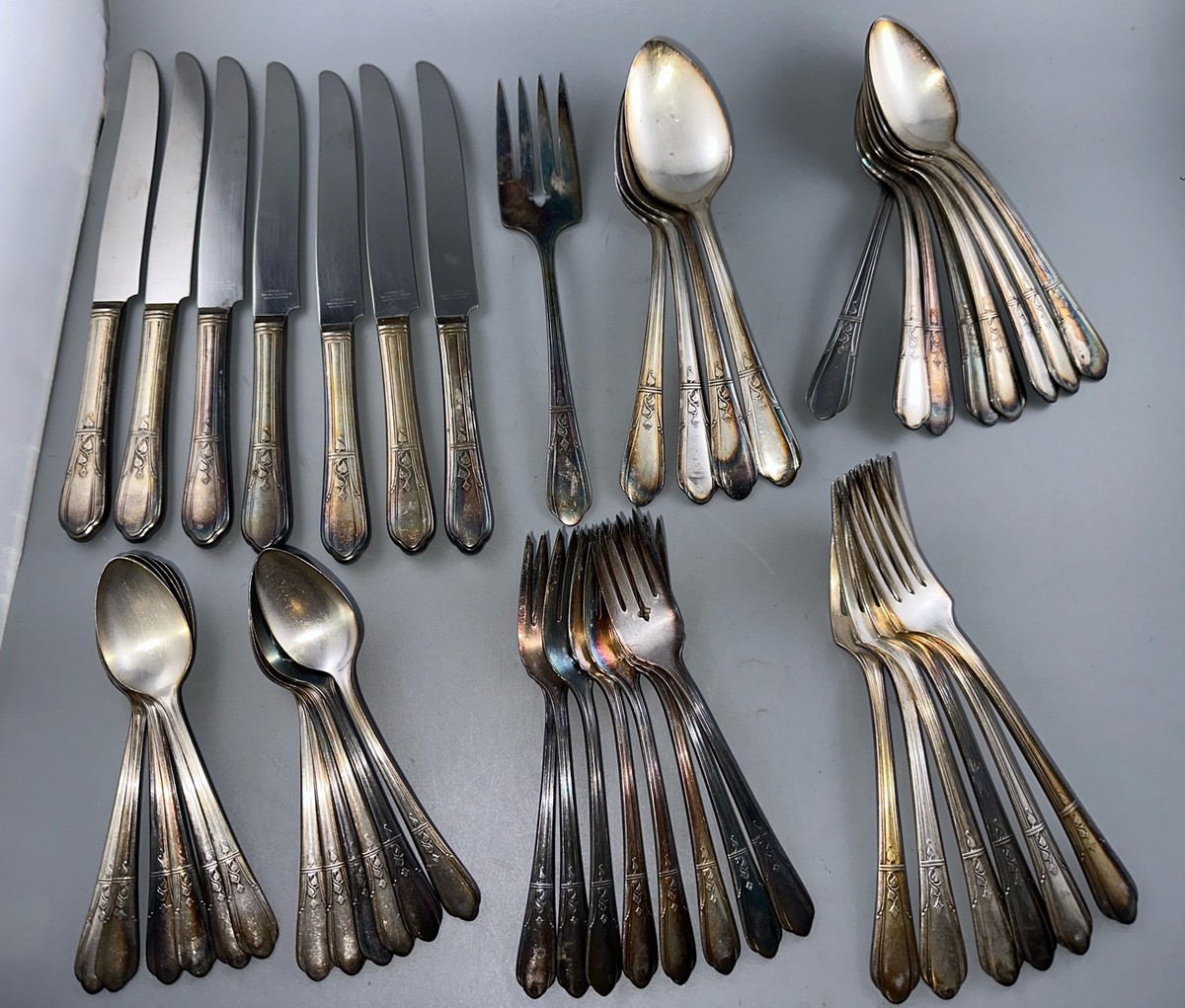 Oneida Ltd Silverplate Countess II 46 Pc Flatware Set