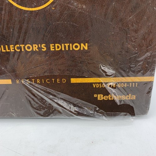 Fallout 4 Vault Dweller's Survival Guide Collectors Edition Hardcover W/Map NEW - Picture 2 of 12