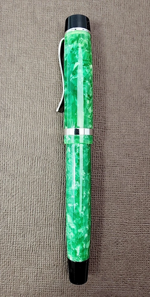 Pluma Estilográfica Laban Pinto Verde Coral RN-F788CG (Sin Caja/Papeles) Foto 2 de 4