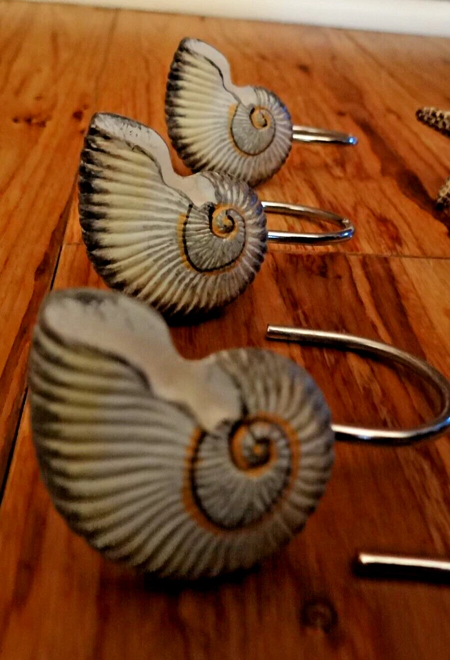 Juego de 12 ganchos para cortina de ducha Avanti “Under The Sea” Foto 2 de 4