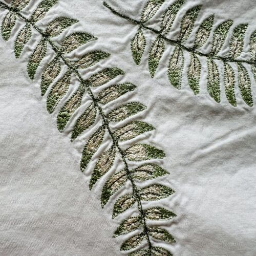 POTTERY BARN FERN EMBROIDERED PILLOW COVER WHITE GREEN 28”x28”.