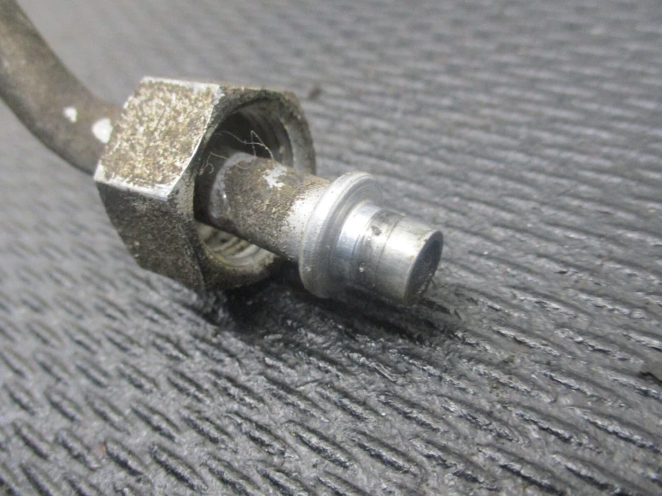 Subaru SVX 1992 - Tubo de línea de CA (de Evap. Núcleo a secador receptor) Foto 3 de 4