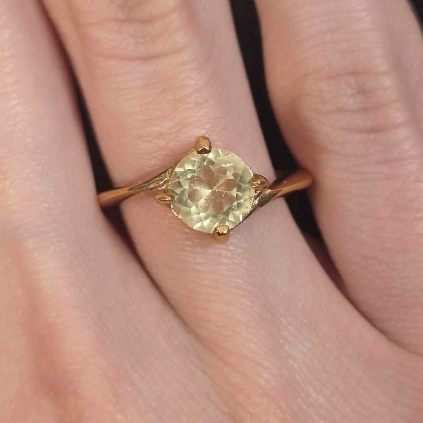 Vintage Avon Gold Tone Ring Size 5 Yellow Stone Solitaire Ring