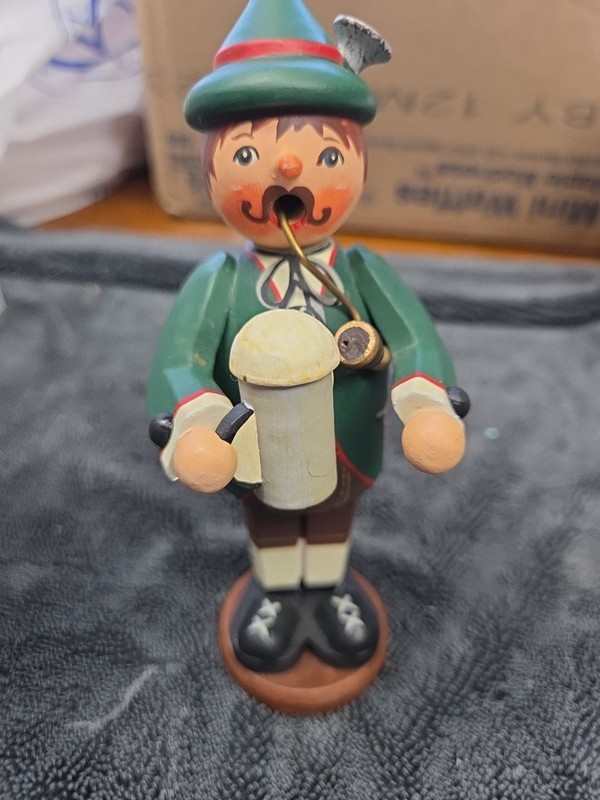 VINTAGE Kathe Wohlfahrt Holzknoddl German Smoker Bavarian Beer Figure