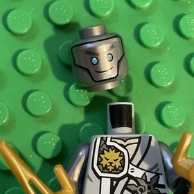 LEGO&reg; Ninjago&trade; Minifigure Silver Zane Titanium 2 Gold Sai Weapons 70748