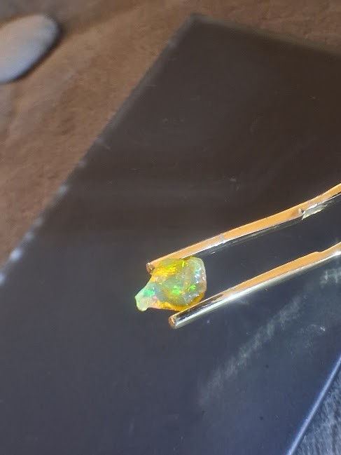 Natural Rough Opal – 0.6ct - Translucent - No Host Rock - Vivid Greens