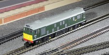 Bachmann 32-325 BR Class 25/1 D5211 in BR Green Livery, Excellent, Boxed