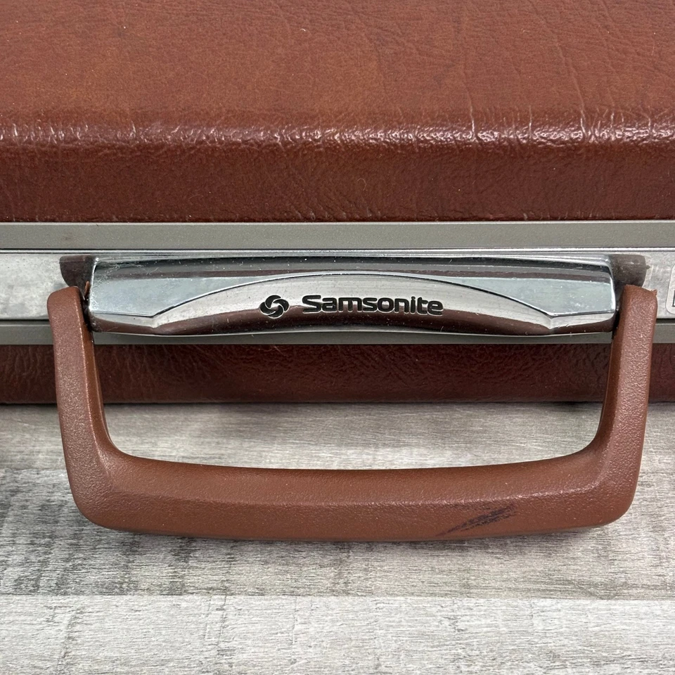 Maletín de colección Samsonite Survivor Classic IV marrón rígido adjunto con llave Foto 2 de 4