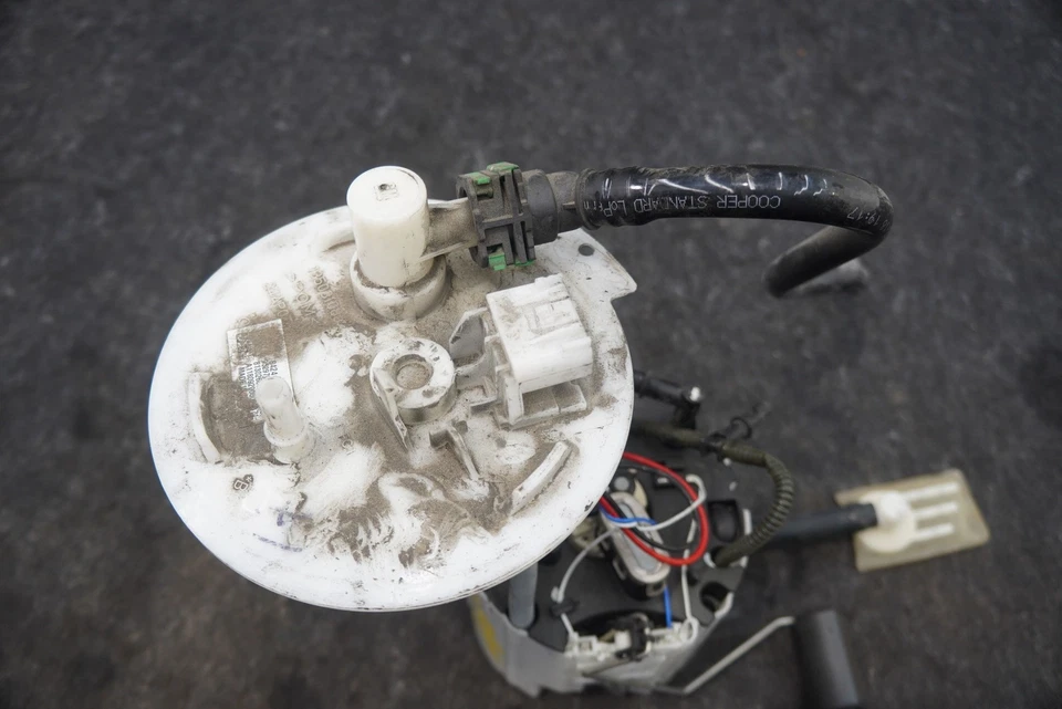 Gasoline Gas Fuel Tank Pump Sender 6.2L 84873936 OEM Chevrolet Camaro ZL1 2018 - Image 3 of 4