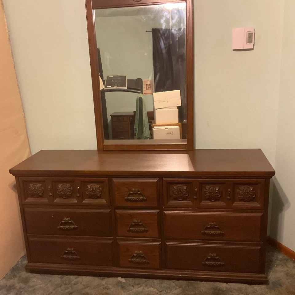 Mueble dormitorio basset sagina's roble aparadores con espejo excelente estado Foto 2 de 3