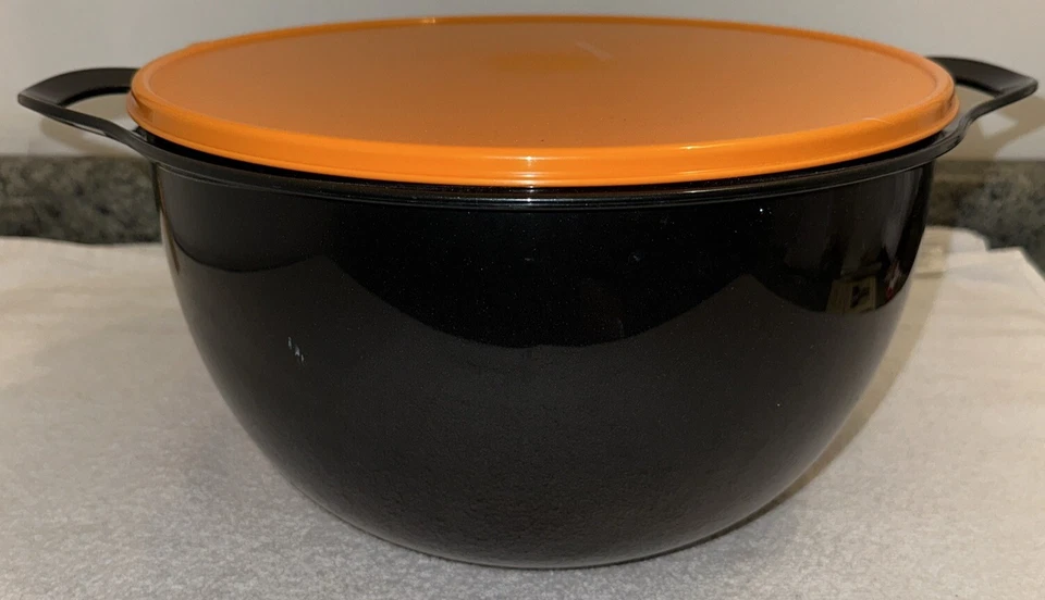 Tigela preta Tupperware grande com tampa laranja - Ótimo para Halloween - Imagem 3 de 4