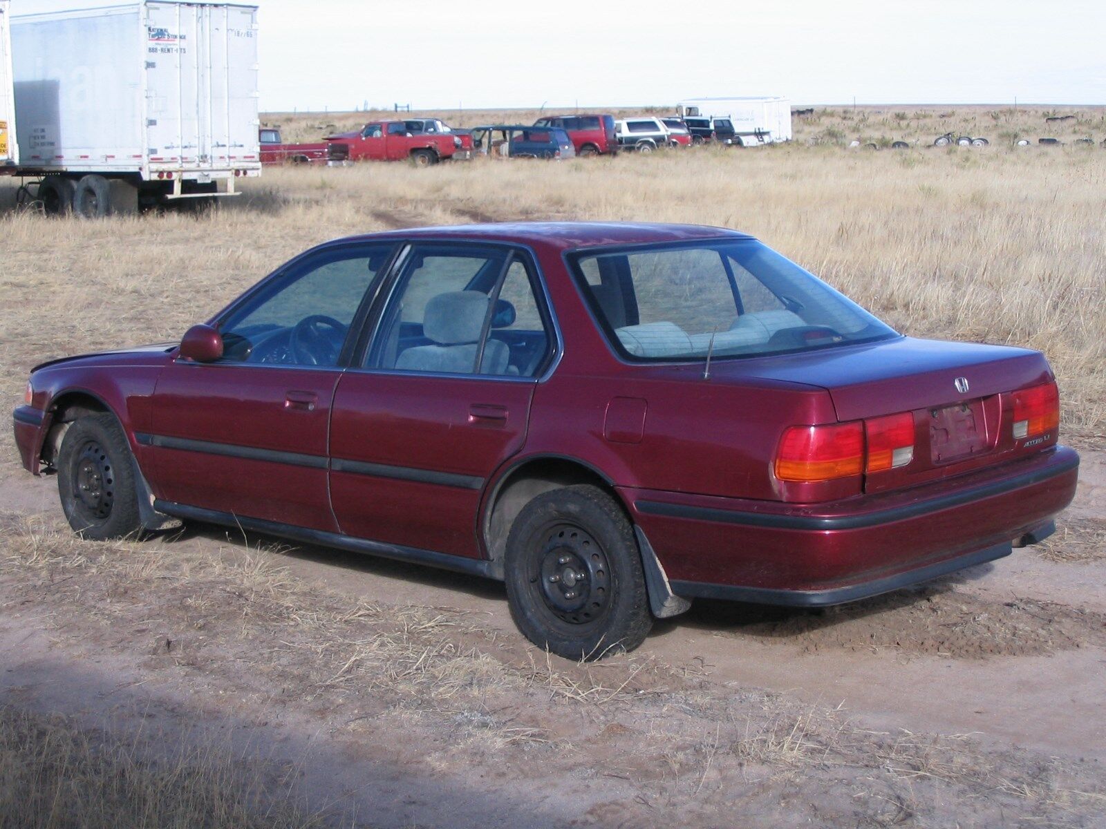 92 1992 Honda Accord 4 door, 4 cyl auto-complete parts car-GOES FOR SCRAP SOON